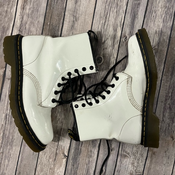 Dr Marten’s white 8 hole lace up high boots size 8 - Picture 1 of 5